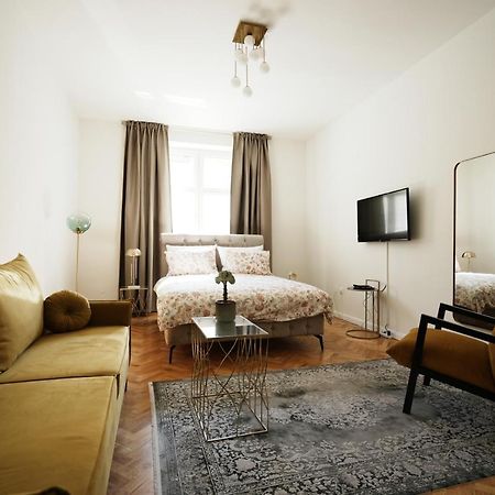 Center City Apartment 3 Zagreb Buitenkant foto